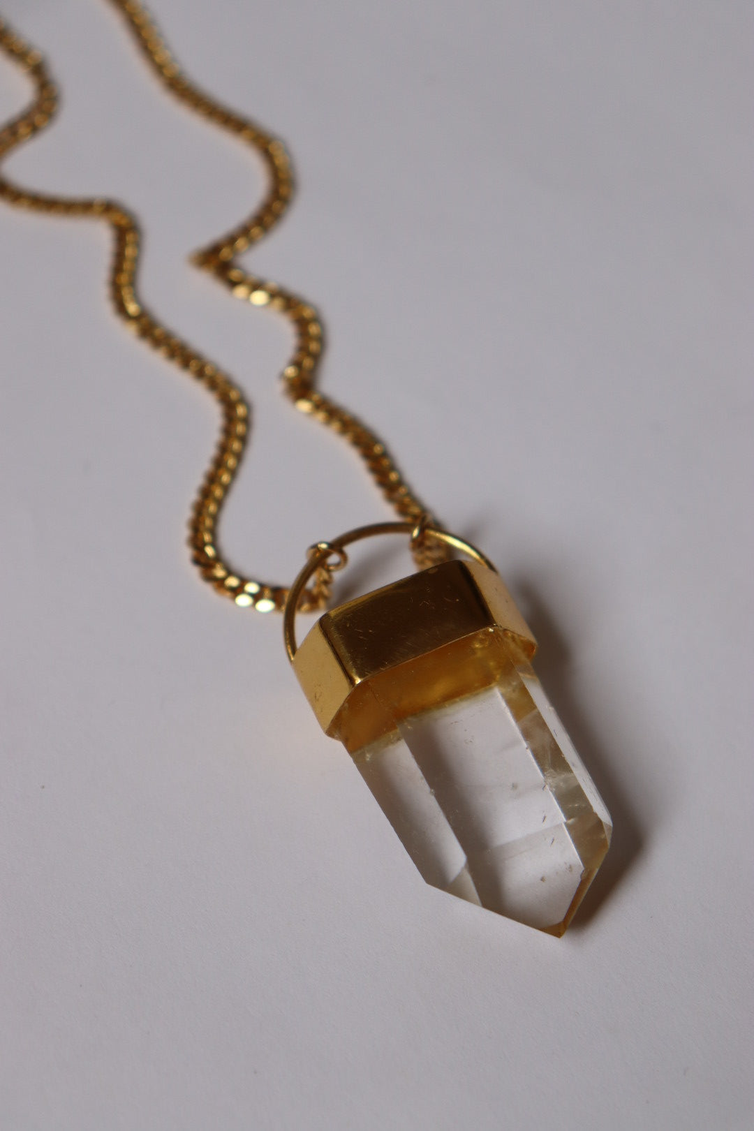 Amuleto cuarzo traslucido