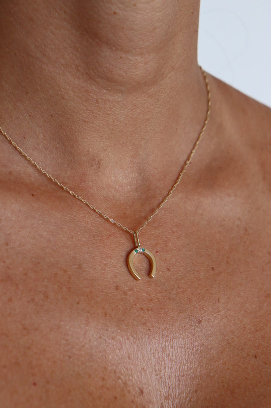 Herradura oro 10k esmeralda y diamante