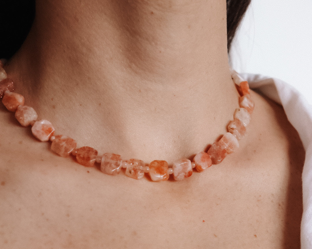 Amuleto collar piedra sol